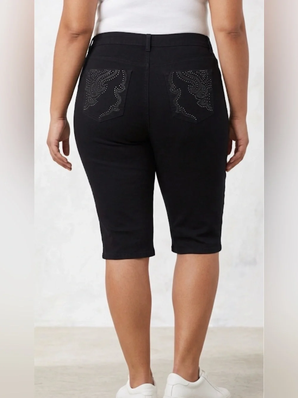 Gloria Vanderbilt Amanda Slimming Effect Embellished Shorts / Skimmers: 18